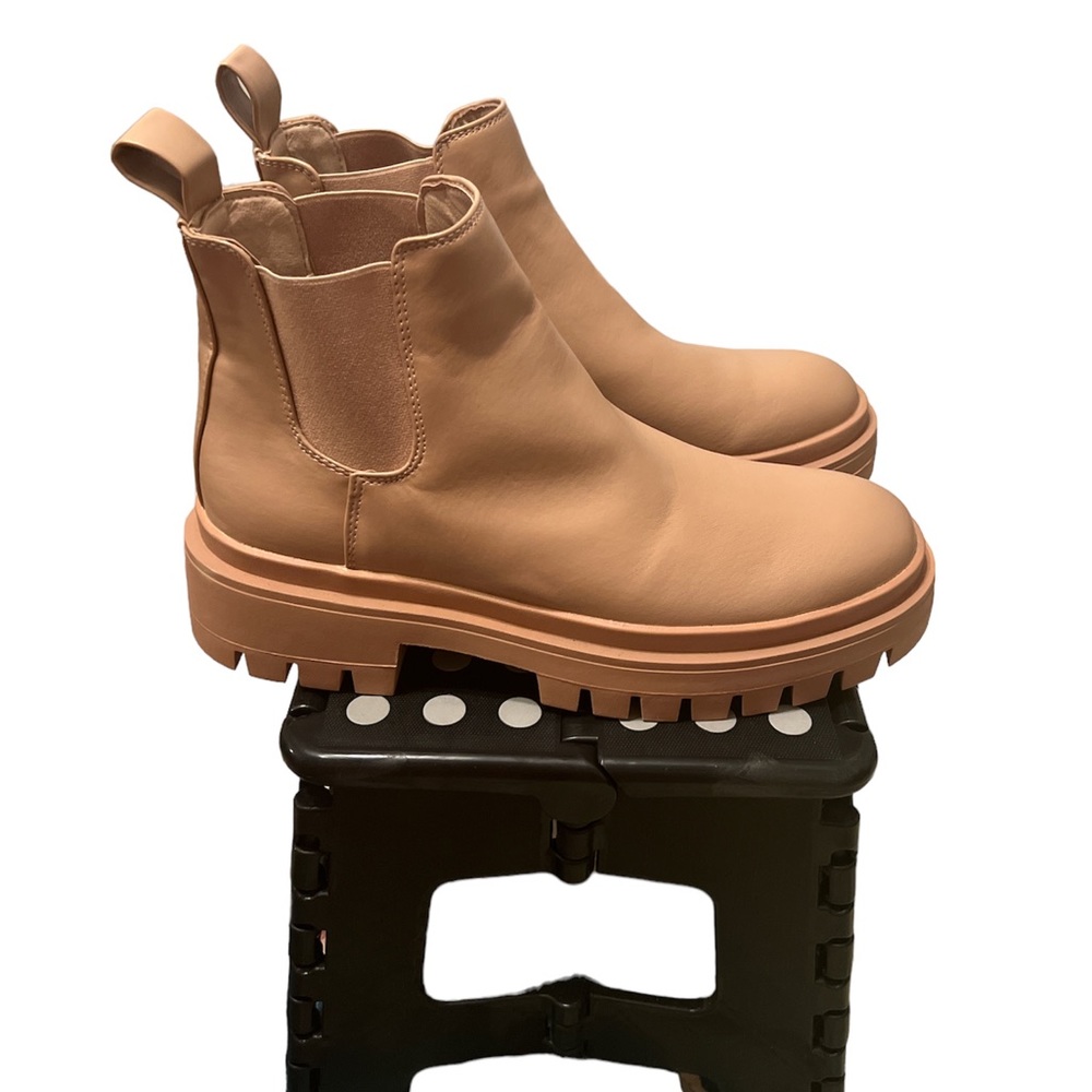 ASOS London Rebel chunky chelsea boots in beige drench size 7 Pre-Owned